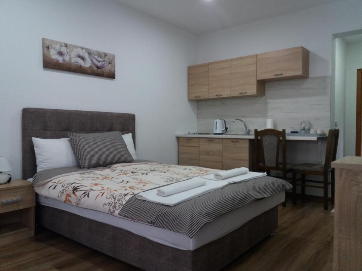 Apartments Karic Aerodrom Tuzla Dubrave Gornje Esterno foto